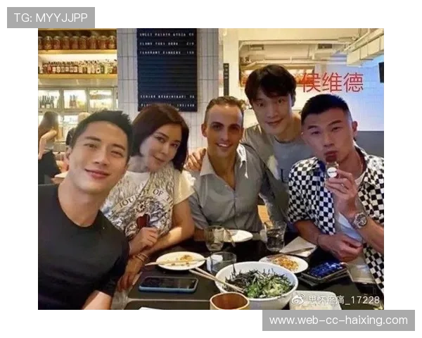 与足球巨星亲密合照的神秘人物身份曝光引热议网友纷纷猜测