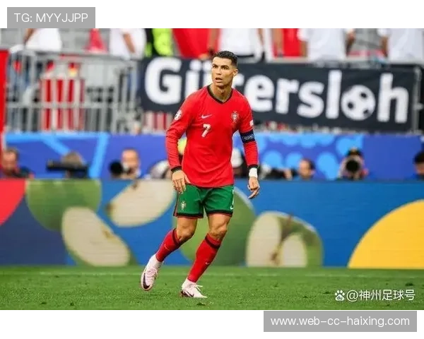 满级足球球星的巅峰之路：从青涩少年到世界巨星的奋斗历程